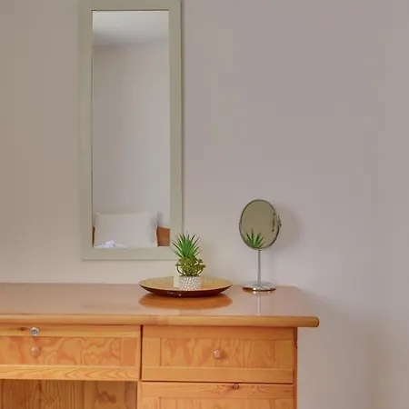 Penthouse The 'veranda' Elena Court *