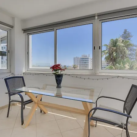 Penthouse The 'veranda' Elena Court Apartamento Larnaca