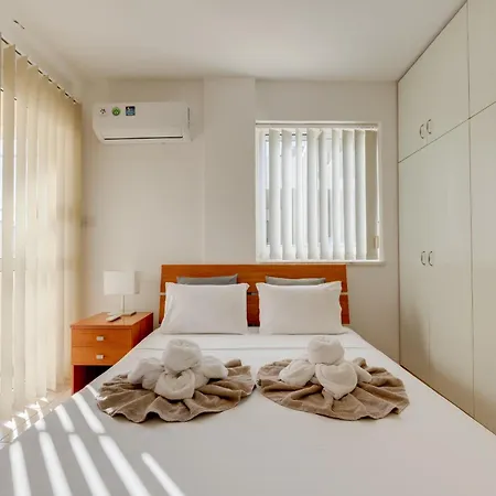 Penthouse The 'veranda' Elena Court 라르나카