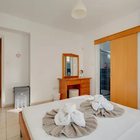 Penthouse The 'veranda' Elena Court * 라르나카