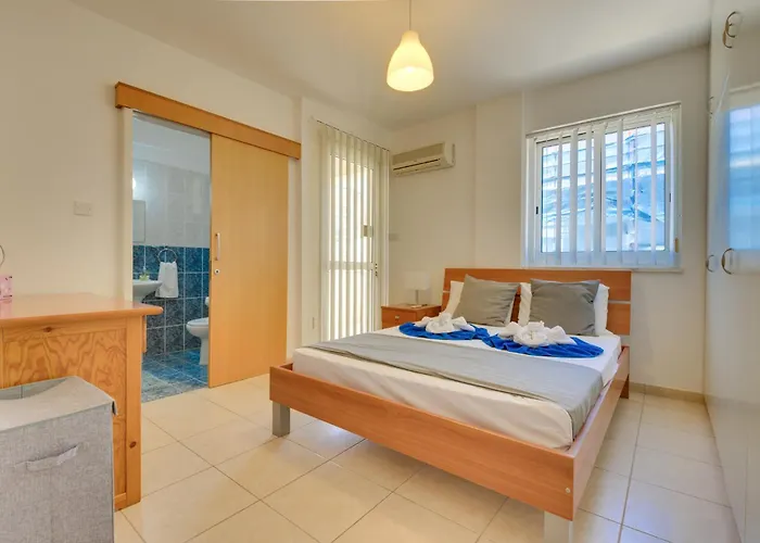 Penthouse The 'veranda' Elena Court * Larnaca