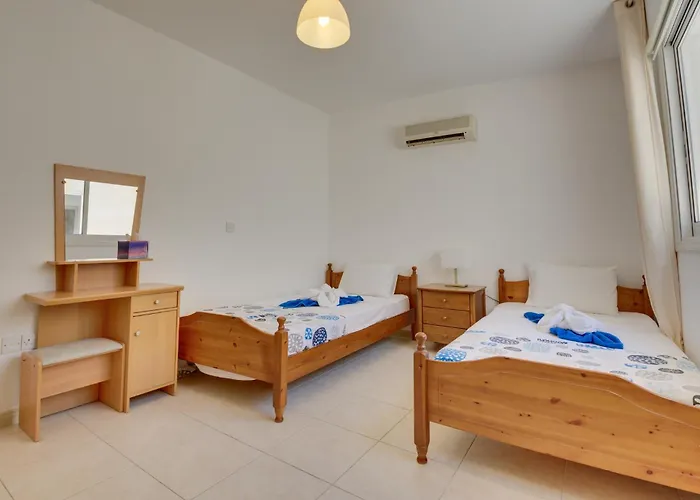 Penthouse The 'veranda' Elena Court Larnaca